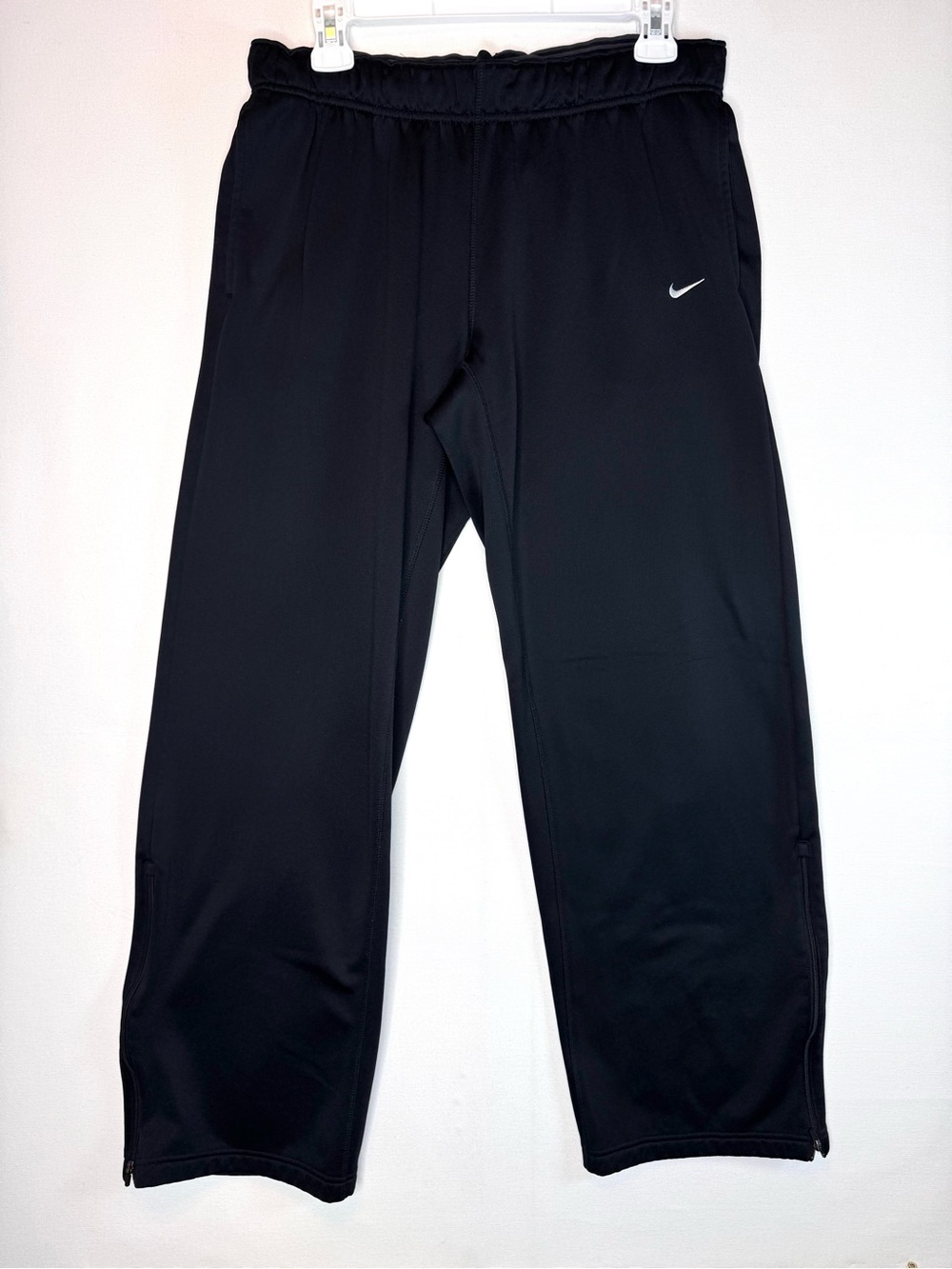 Nike Sweatpants women’s Lg Therma-fit fleece lined straight leg pants black logo
